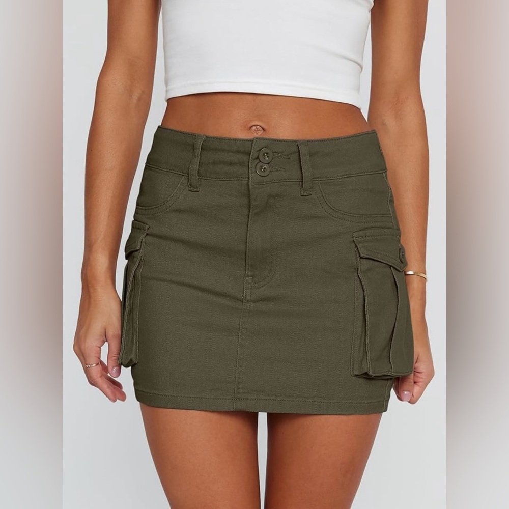 Lillusory women’s cargo Mini skirt (from amazon) in the color army green